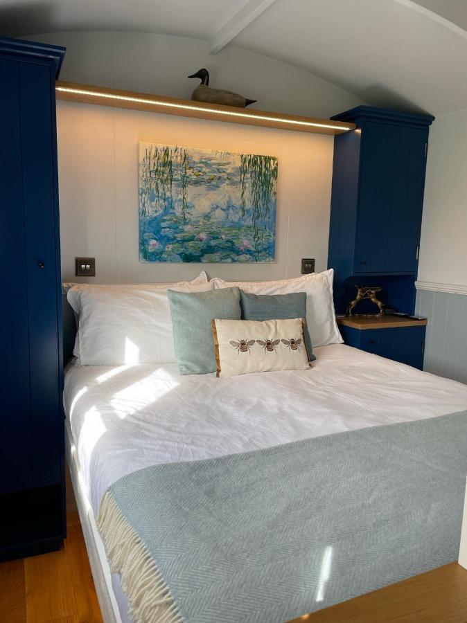 The Bibury - Westwell Downs Shepherd Huts Oxford Exterior photo